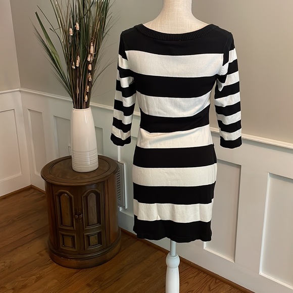 Black and white striped dress - Picture 2 of 9